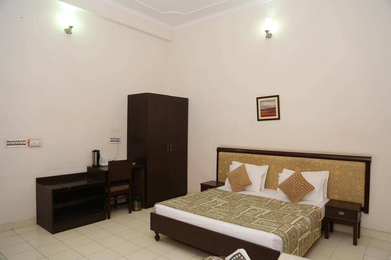 Gulmohar Sariska Resort Bairāt Exterior foto
